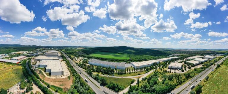 Fedezd fel a CTPark Budapest West legújabb lakásait a BIA10C projekt keretében! Itt nemcsak modern ingatlanokat találsz, hanem versenyképes árakat is, amelyek lehetővé teszik álmaid otthonának megvalósítását. A Portfolio Ingatlan kínálatában a legfrissebb