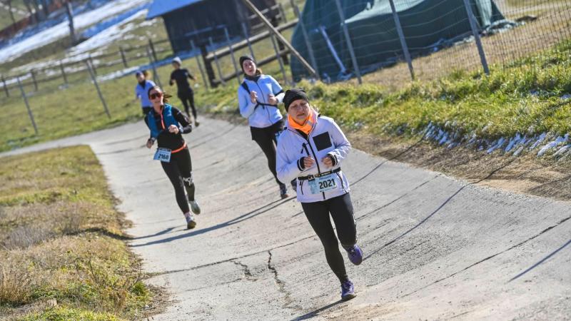 Bodri Trail: Apa és fia különleges kihívása a sárban

A Bodri Trail eseményei nem csupán egy futóversenyt jelentenek, hanem egy különleges élményt is, ahol az apák és fiaik együtt mérhetik össze tudásukat a sárban. A verseny során a résztvevők nemcsak a f