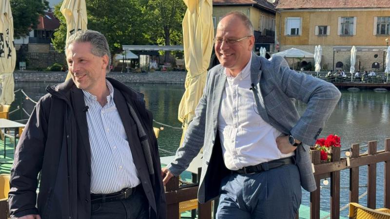 Országos hírnévnek örvendő közéleti személyiség látogatott el a Tapolcai Polgári Szalonba.