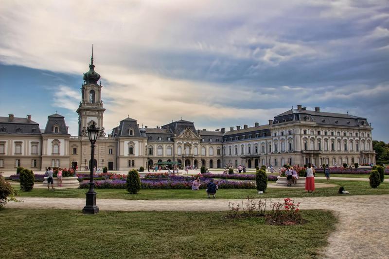 A Zalaegerszegi SZC Keszthelyi Közgazdasági Technikumban új, izgalmas lehetőség nyílik: mezőgazdasági technikus szakon indul képzés! A program a MATE Georgikon Campusával való szoros együttműködésben valósul meg, és nappali tagozaton érhető el. Fedezd fel