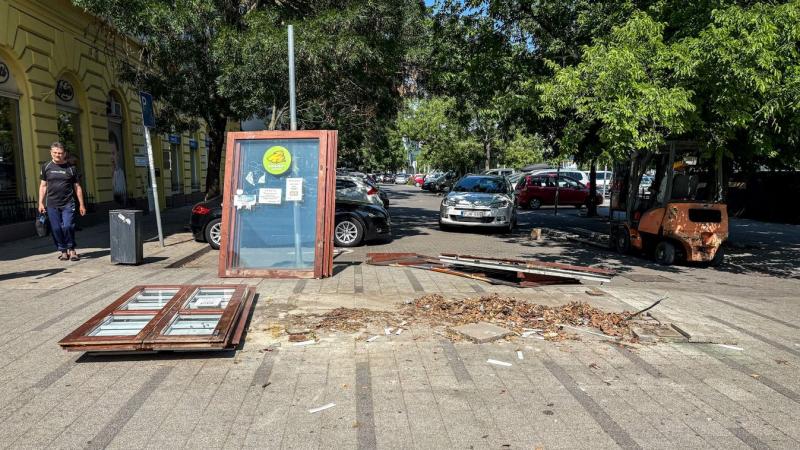 Szolnok egyik utolsó jellegzetes épülete nyomtalanul eltűnt, és a romok között szinte észrevétlenül vált semmivé, mindössze néhány perc alatt.