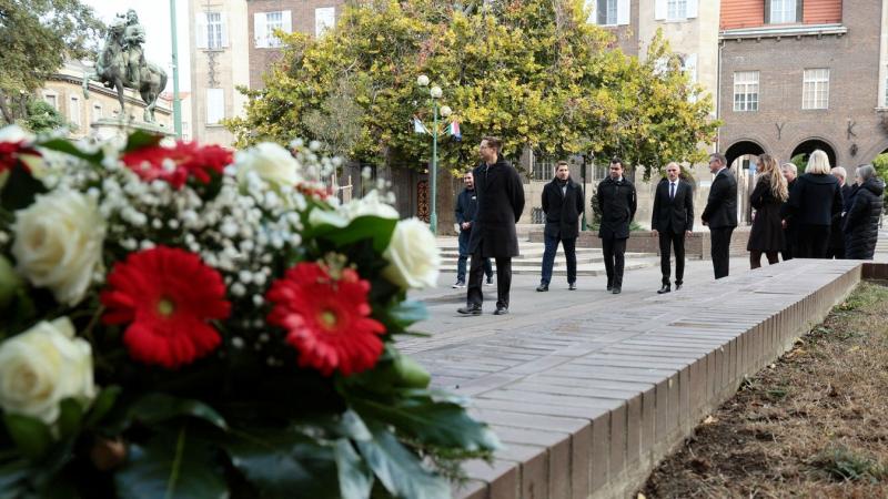 Mit üzennek ma az aradi vértanúk? A Vármegyei Kormányhivatal különleges megemlékezéssel tisztelgett a hősök előtt - galéria és videóval.