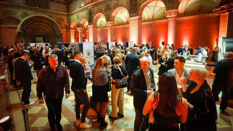 Az idei Vince Gálán elismerésben részesültek az egri borászok is, akik munkásságukkal hozzájárultak a magyar borászat hírnevének öregbítéséhez.