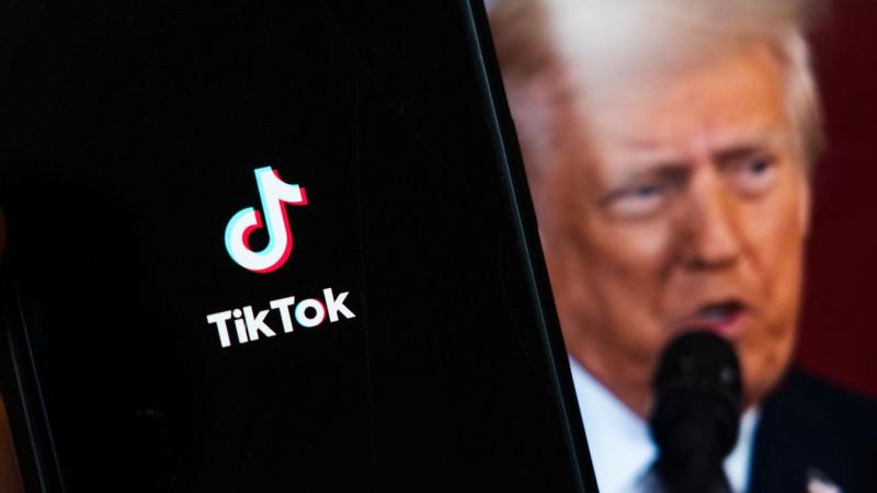 Trump tárgyalásokat kezdeményezett amerikai befektetőkkel a TikTok jövőjének alakulásáról.