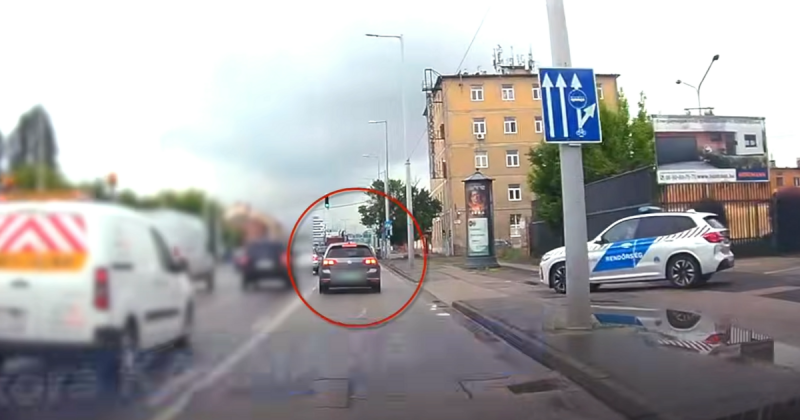 Rendőrkézre került egy autós, aki a Soroksári úton a buszsávot trükközve próbálta megkerülni a forgalmat.