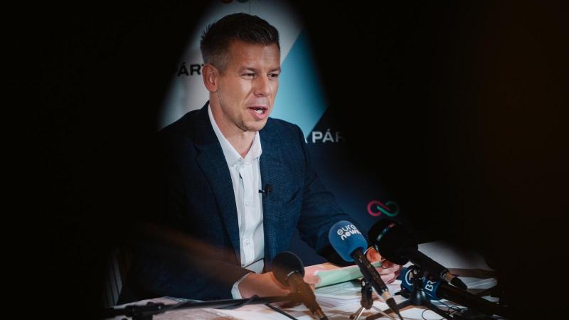 Magyar Péter úgy véli, hogy Gyurcsány Ferenc lemondásának hátterében a Fidesz állhat.