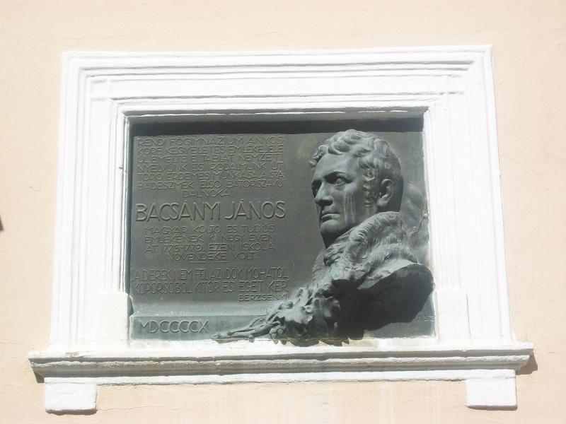 180 évvel ezelőtt távozott az élők sorából Batsányi János, a magyar irodalom kiemelkedő alakja. E jeles évforduló alkalmával emlékezzünk meg munkásságáról és örökségéről, amely a magyar kultúra és költészet fejlődésére jelentős hatással volt.