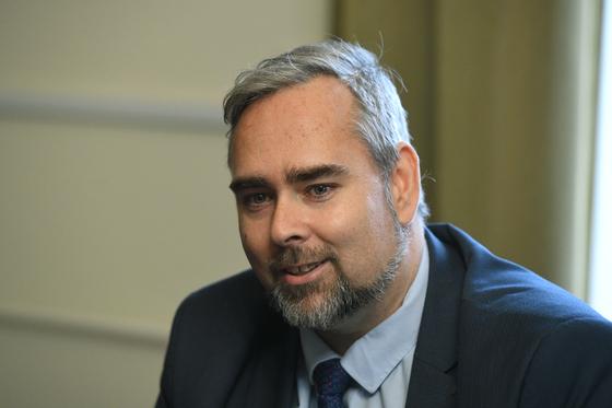Kiss László első lépése a polgármesteri hivatal küszöbére vezetett, miután végre elhagyhatta a rács mögötti világot.