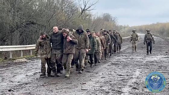 Egy hangfelvétel került napvilágra, amelyen ukrán katonák kivégzésére vonatkozó utasítások hangzanak el, akik önként megadták magukat. A felvétel szivárgása komoly aggodalmakat keltett a háborús emberi jogi helyzet miatt.