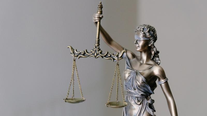 Ennek köszönhetően a bántalmazó karateedzőnek már nem kell többé félnie a következményektől.