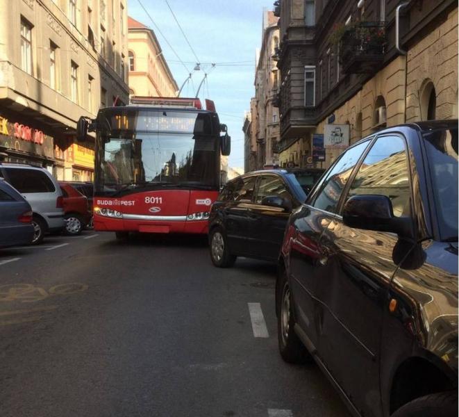 Tilosban parkoltak, és megjelent a zsaroló kocsi.