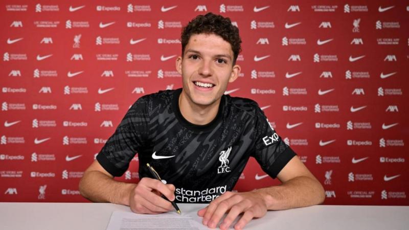 Fiatal magyar kapust szerződtetett a Liverpool | Székely Sport

A Liverpool FC új tehetséggel bővítette keretét, miután leigazolta a fiatal magyar kapust. A játékos, aki már eddigi pályafutása során is figyelemfelkeltő teljesítményt nyújtott, izgalmas leh