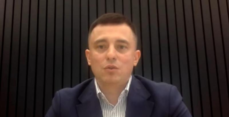 Egy ukrán férfi, akit a kormány hírszerzőként azonosított, politikai indítékú támadásra hivatkozva fordul segítségért az Európai Unióhoz és jogvédő szervezetekhez.