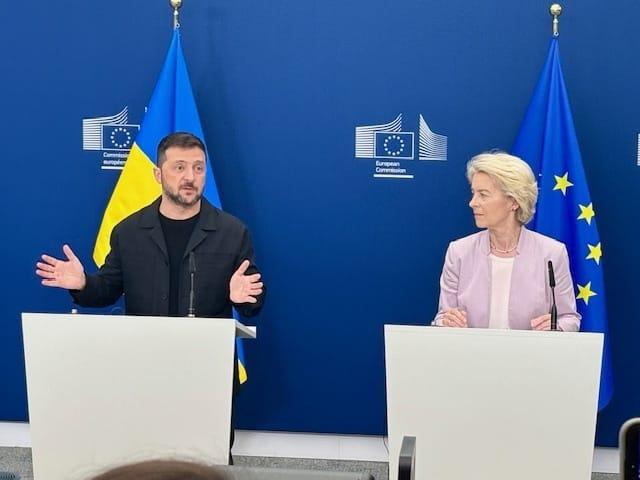 Zelenszkij Brüsszelben: Ukrajna nem engedhet területi veszteséget

Zelenszkij ukrán elnök legutóbbi brüsszeli látogatása során hangsúlyozta, hogy Ukrajna nem hajlandó lemondani a területeiről. A vezető kifejtette, hogy az ország szuverenitása és integritá