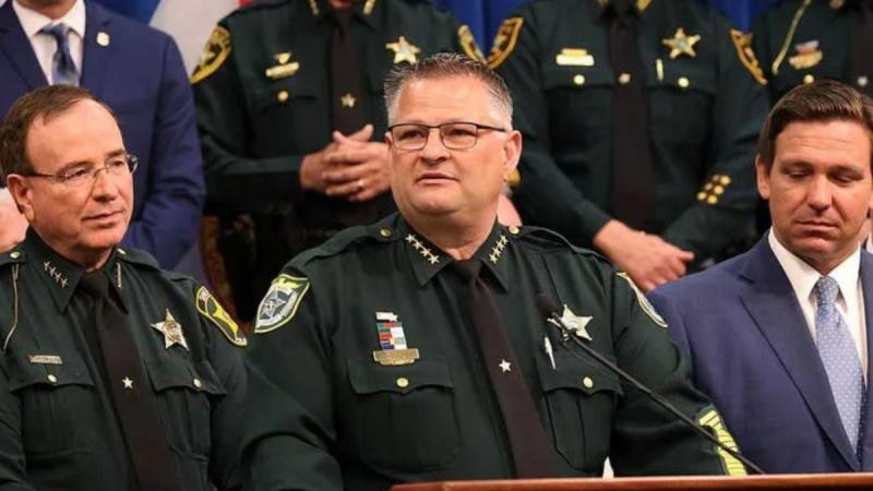 Trump seriffje nem válogat a szavakban, amikor a bűnözőkről van szó - Egy floridai seriff rendkívüli figyelmeztetést intézett a szélsőbaloldali demonstrálókhoz, amely határozott állásfoglalásának adott hangot.