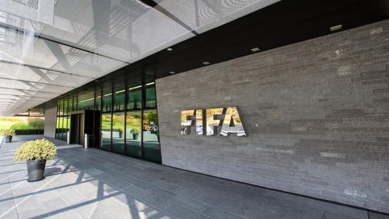 A FIFA határozottan reagált Donald Trump fenyegetéseire, világossá téve, hogy ki áll a sportág irányításának csúcsán. A szövetség elutasította a politikai nyomásgyakorlást, hangsúlyozva függetlenségét és a sportintegritás megőrzésének fontosságát.