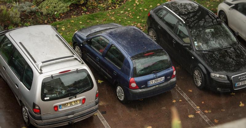 Budapesten a parkolási lehetőségek szigorúbb szabályozás alá kerülnek, így ebben a kerületben az autósoknak fel kell készülniük a korlátozásokra.