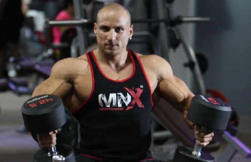 Nagy Hunor, a csíkszeredai fiatal tehetség, álmai megvalósítása érdekében a lakását is feláldozta. Ma már világsikerek után saját edzőtermét irányítja, ahol szenvedéllyel és elhivatottsággal segíti mások fejlődését.