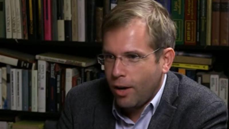 A partizános elemző szótlanul maradt, amikor a példa nélküli adatszivárgásról faggatták.