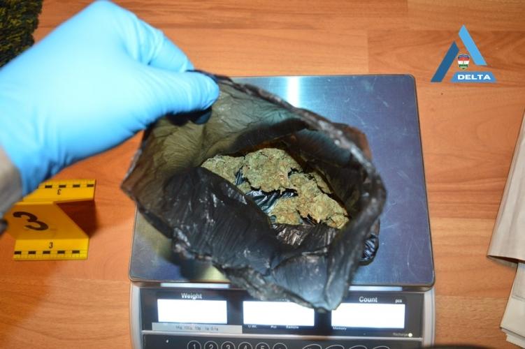 Rendőrök intézkedtek a felfutó drogkereskedelem ellen, és sikeresen lecsaptak a bűnszervezetre.